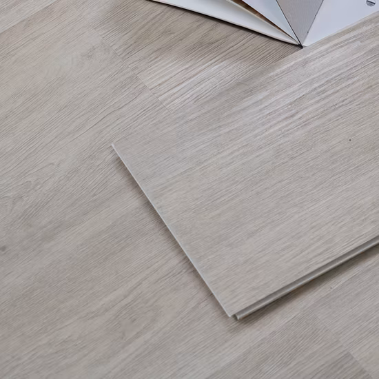 Clic de revêtement de sol en vinyle de PVC de Spc de noyau Ridid de revêtement UV en plastique imperméable d'intérieur