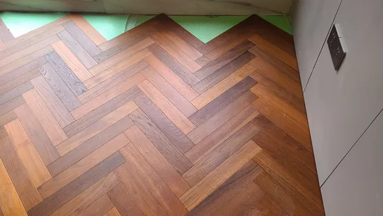 Easy Click Waterproof and Fireproof Floor PVC/WPC/Lvp/Lvt/Espc/Spc Flooring Laminate Flooring