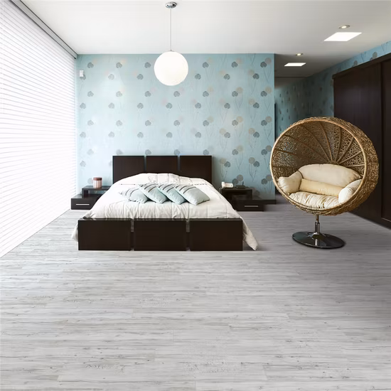 Tuile en bois de planche de vinyle de PVC Lvt de grain aucun plancher lâche de pose de colle
